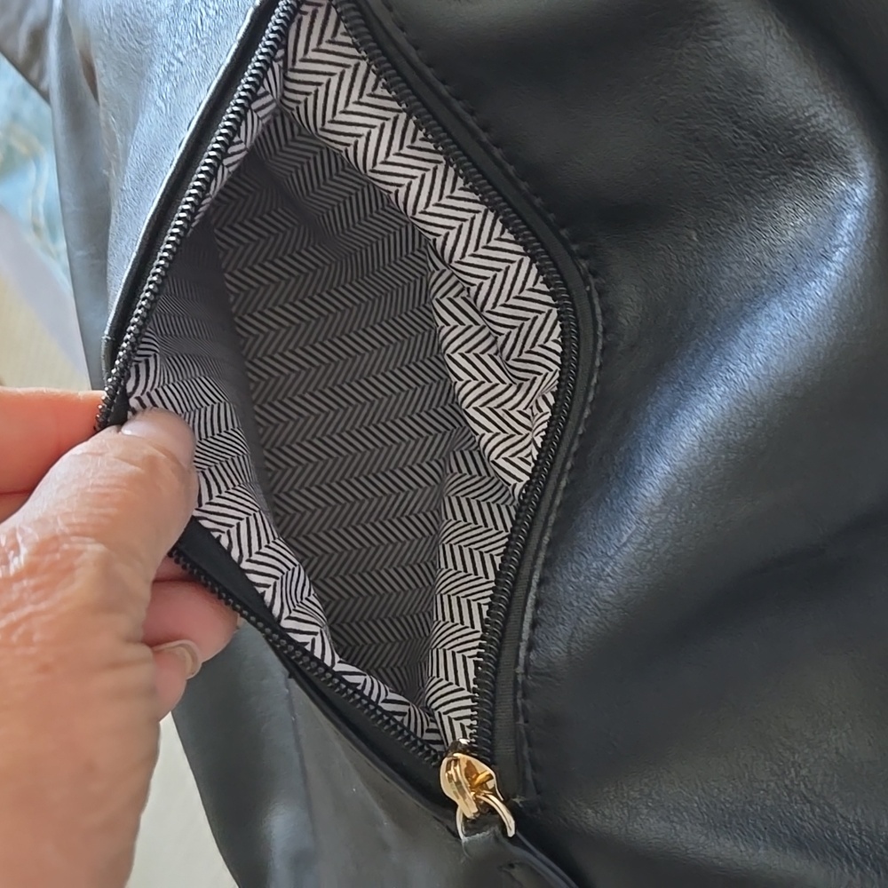 Black Crossbody Vegan Bag - Picture 9 of 14